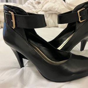 Nine West Black Pumps with ankle straps - NWOT